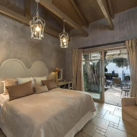 ゲストハウス Six Keys 4*