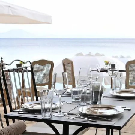 Six Keys ゲストハウス アフィソス