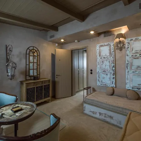 Six Keys أفيسوس