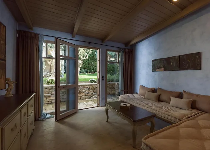 Six Keys Guest house Afissos