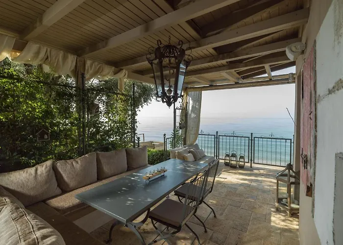 Guest house Six Keys